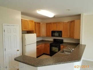 100 Pine St Unit 8, Lakehurst, NJ 08733
