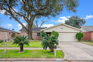 8015 Bunker Wood Ln, Houston, TX 77086