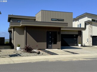 1956 Pacific View Ln, Coos Bay, OR