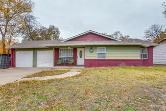 2403 Greenway St, Arlington, TX 76010