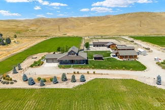 900 Robin Ln, Emmett, ID 83617