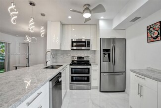 9850 NW 3rd St Unit 4, Plantation, FL 33324