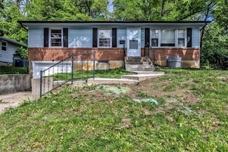 425 Maple St, Liberty, MO 64068