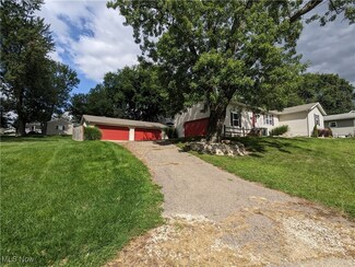 2704 Nesmith Lake Blvd, Akron, OH 44314