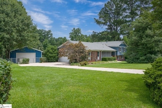 14 Rollingreen Rd, Greer, SC 29651