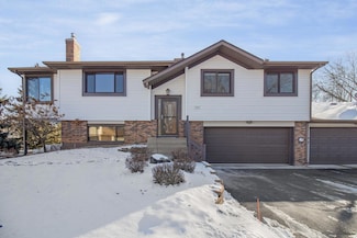 5547 Donegal Dr, Saint Paul, MN 55126