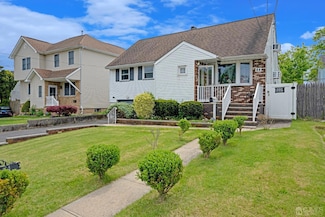 84 Isabelle St, Metuchen, NJ 08840