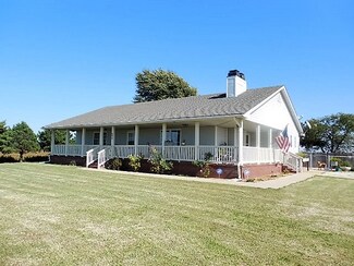 654 N Rock Rd, Belle Plaine, KS 67013