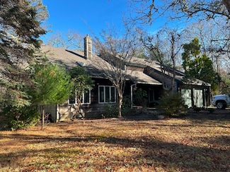 20 Brook Hollow Rd, Vineyard Haven, MA 02568