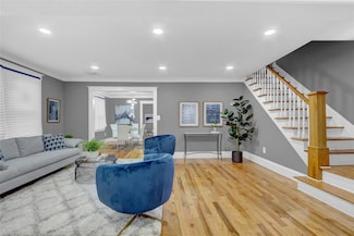 9 Rose Ave, Glen Cove, NY 11542