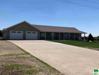 4356 Ironwood Ave, Orange City, IA 51041