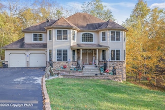 131 Canterbury Rd, Bushkill, PA 18324