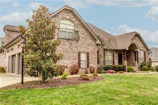 1008 Briarwood Dr, Cottontown, TN 37048