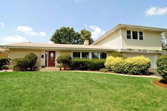 2014 N Burke Dr Unit 1, Arlington Heights, IL 60004