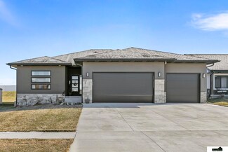 6056 Las Verdes Ln, Lincoln, NE 68523