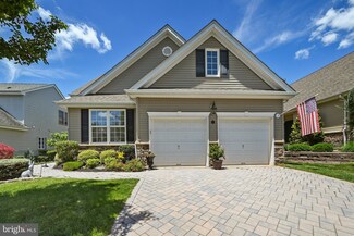 18 Delaware Crossing, Somerset, NJ 08873