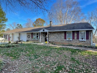 118 E Otter Ridge Dr, Goode, VA 24556