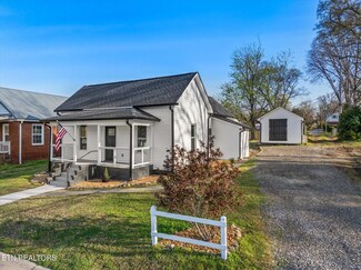 312 5th St, Etowah, TN 37331