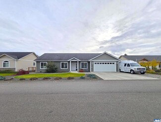 32 E Cobblestone Ln, Sequim, WA 98382