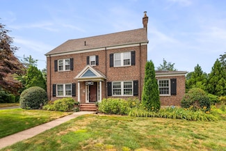 602 Park Rd, West Hartford, CT 06107