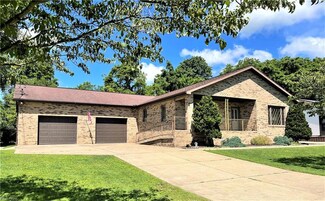 819 Barclay St, Belpre, OH 45714