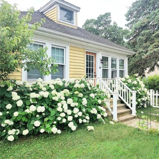 36 Pine Crest Dr, Riverside, RI 02915