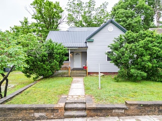 102 N Vine St, Fayette, MO 65248