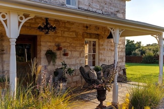 271 Smokehouse Rd, Fredericksburg, TX 78624