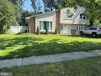 641 Pasadena Dr, Magnolia, NJ 08049