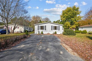 40 Lear Dr, Coventry, RI 02816