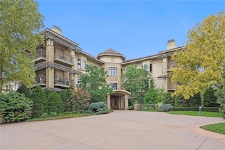 4801 W 133rd St Unit 301, Leawood, KS 66209