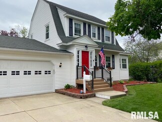 219 10th St, de Witt, IA 52742