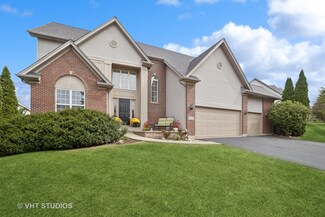 743 Lake Ridge Dr, South Elgin, IL 60177