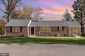 56 Peacock Dr, Lancaster, PA 17601