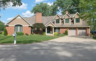 4444 Riverside Dr, Crystal Lake, IL 60014