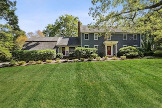 28 Grand Place, Newtown, CT 06470