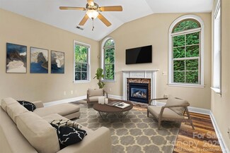 823 Wynnshire Dr Unit B, Hickory, NC 28601