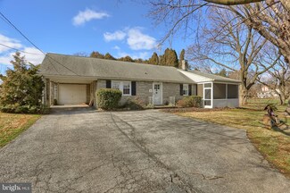 198 Eastbrook Rd, Smoketown, PA 17576