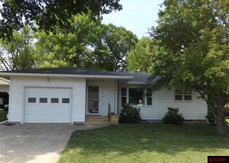 301 E Blue Earth St, Lake Crystal, MN 56055