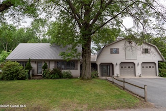 19 Meadow Rd, Hudson Falls, NY 12839