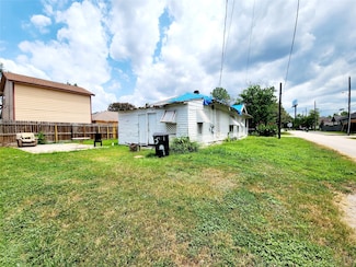 301 Vincent St, Houston, TX 77009