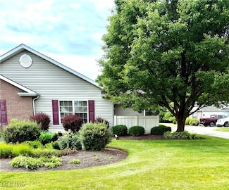 7536 Monterey Bay Dr Unit 2, Mentor On the Lake, OH 44060
