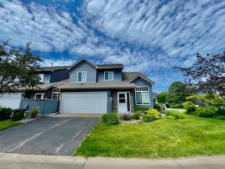 2085 Willow Cir, Hugo, MN 55038