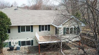 934 Woodland Dr, Saint Paul, MN 55115