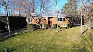 21 Briar Ln, Essex Junction, VT 05452