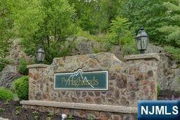 158 Mountainside Dr, Pompton Lakes, NJ 07442