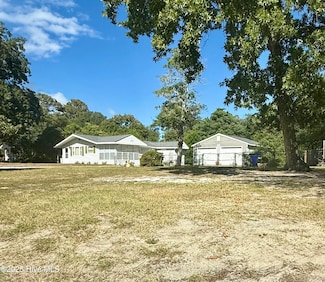 424 Trott St, Oak Island, NC 28465
