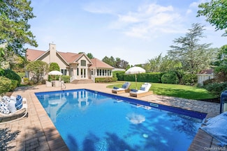 18 Quaker Path, Huntington, NY 11743