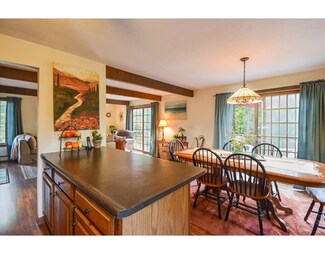 44 Seabrook Dr, Falmouth, MA 02556