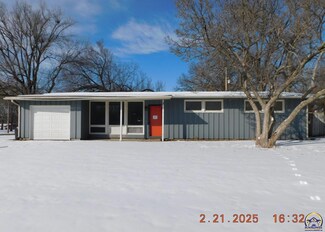 1424 SW Caledon St, Topeka, KS 66611
